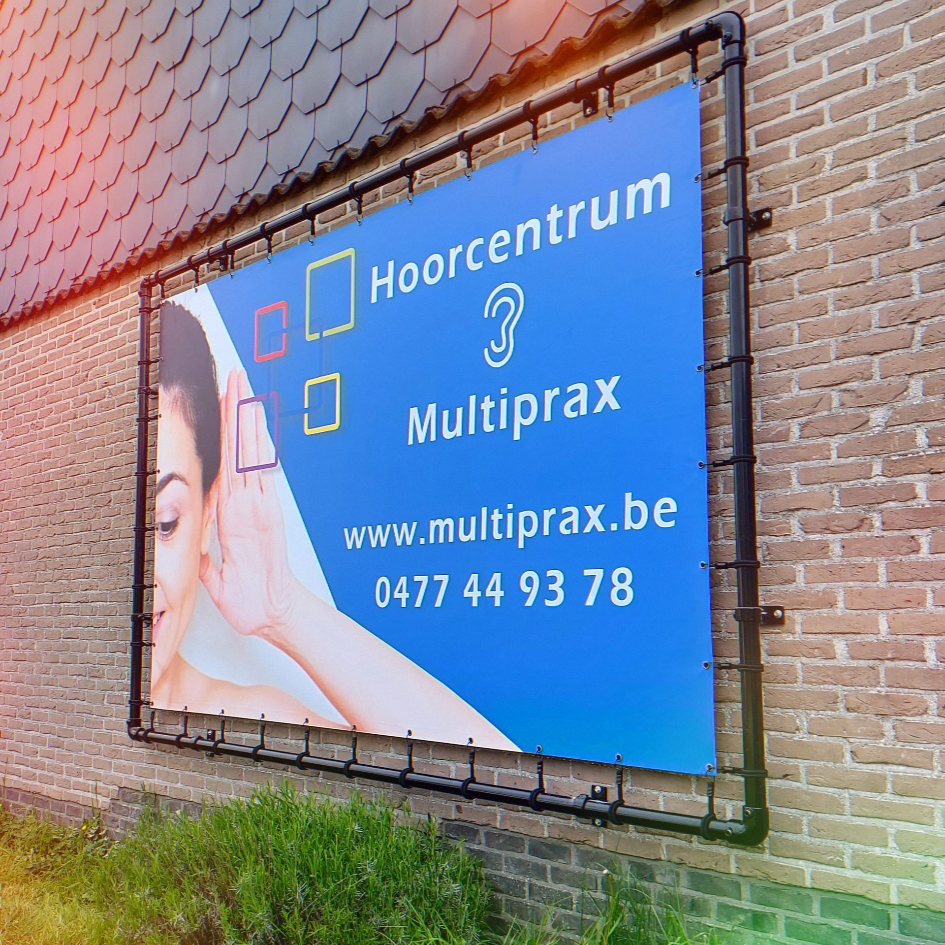 Voorbeeld van professionele gevelreclame en signalisatie
